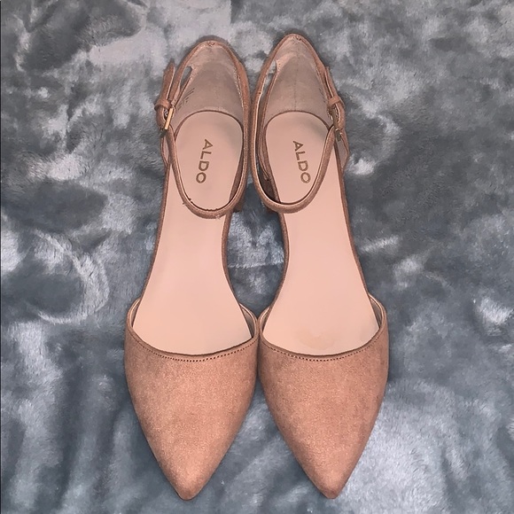 NEVER WORN TAN HEELS - Picture 3 of 5